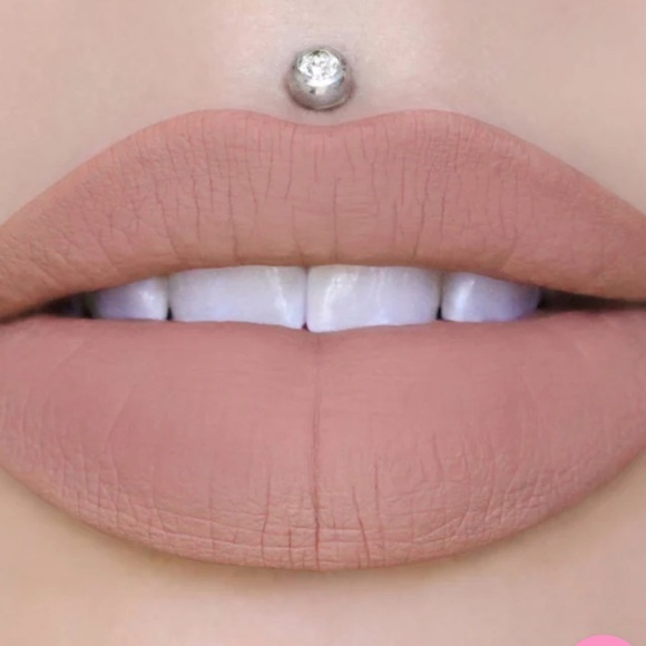 Jeffree Star Other - Jeffrey Star VELOUR LIPSTICKS mannequin